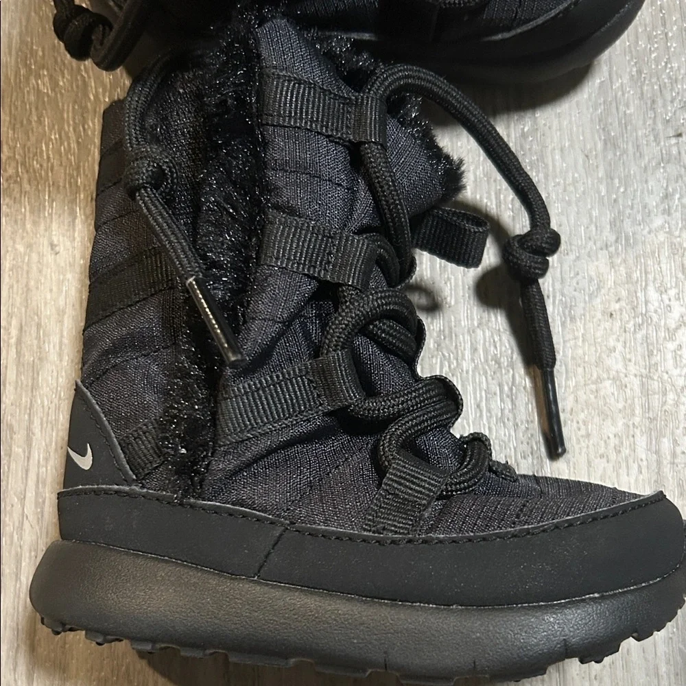 Nike Kids Black Furry Boots (baby)